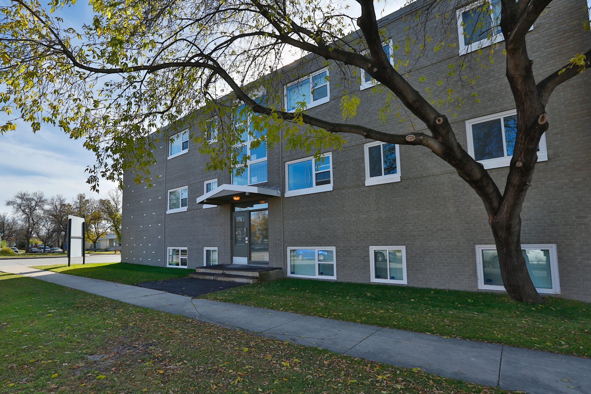 1156 1168 McPhillips St