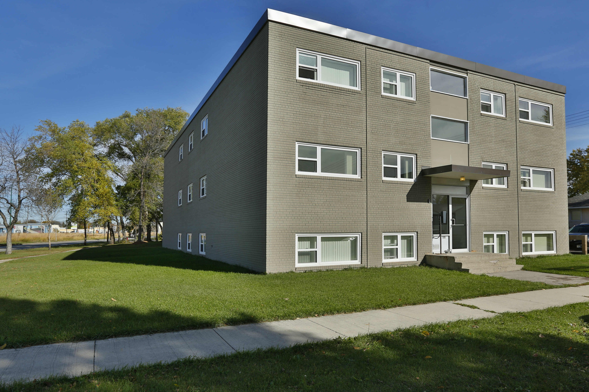 2 Bedroom 595 Fleming Avenue